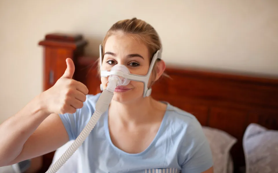 Sử dụng CPAP là một trong những cách giúp điều trị ngủ ngáy